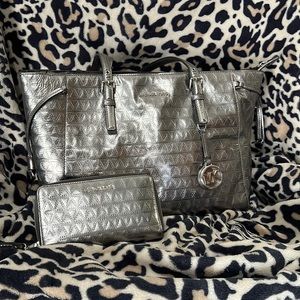 Michael Kors Voyager Tote